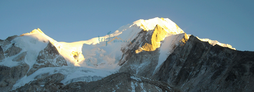 Larkya Peak sun seat. photo by Karma 